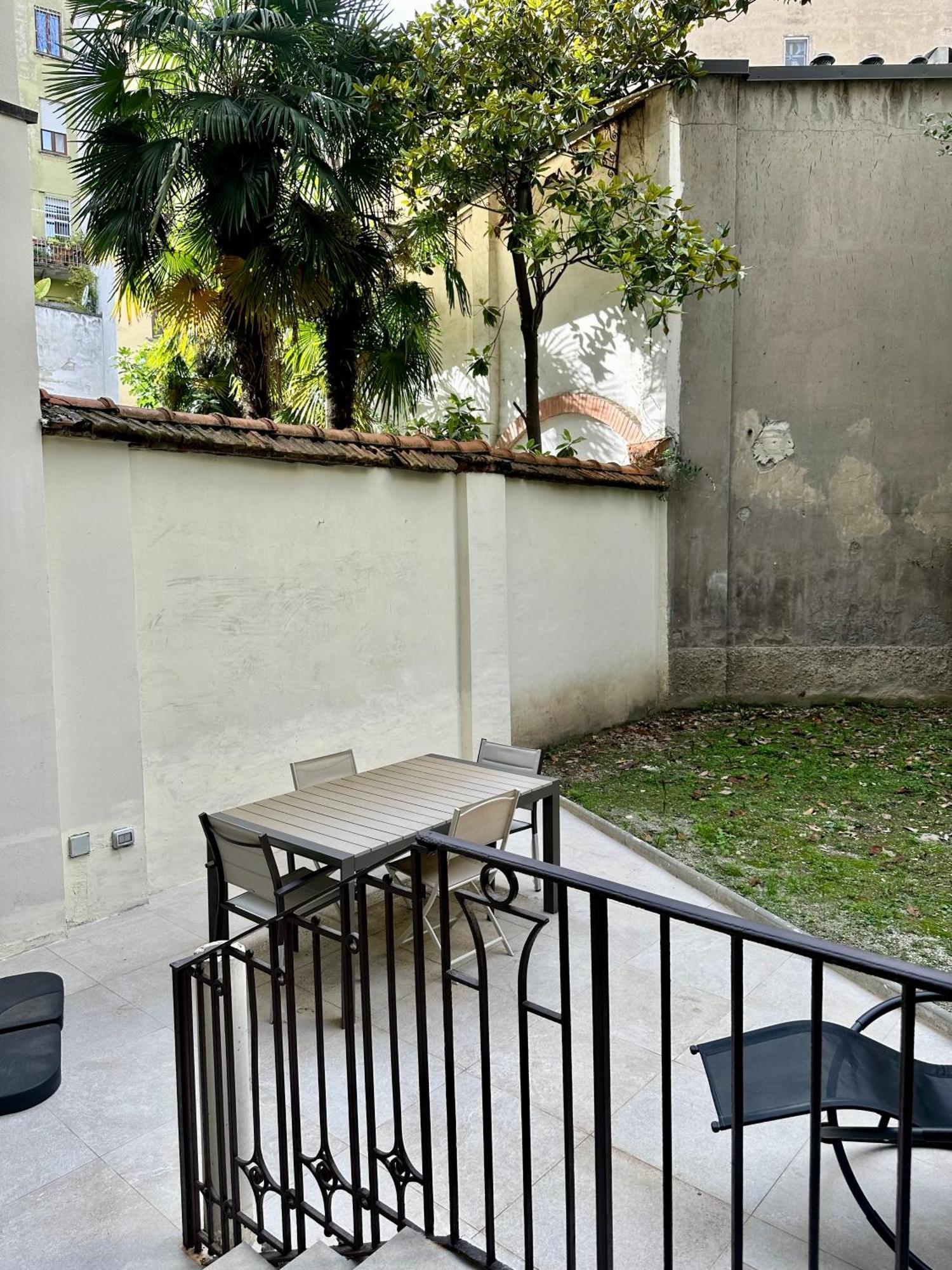 Lr Deluxe Apartments - Porta Venezia - Bilocale Con Giardino Privato Milan Luaran gambar