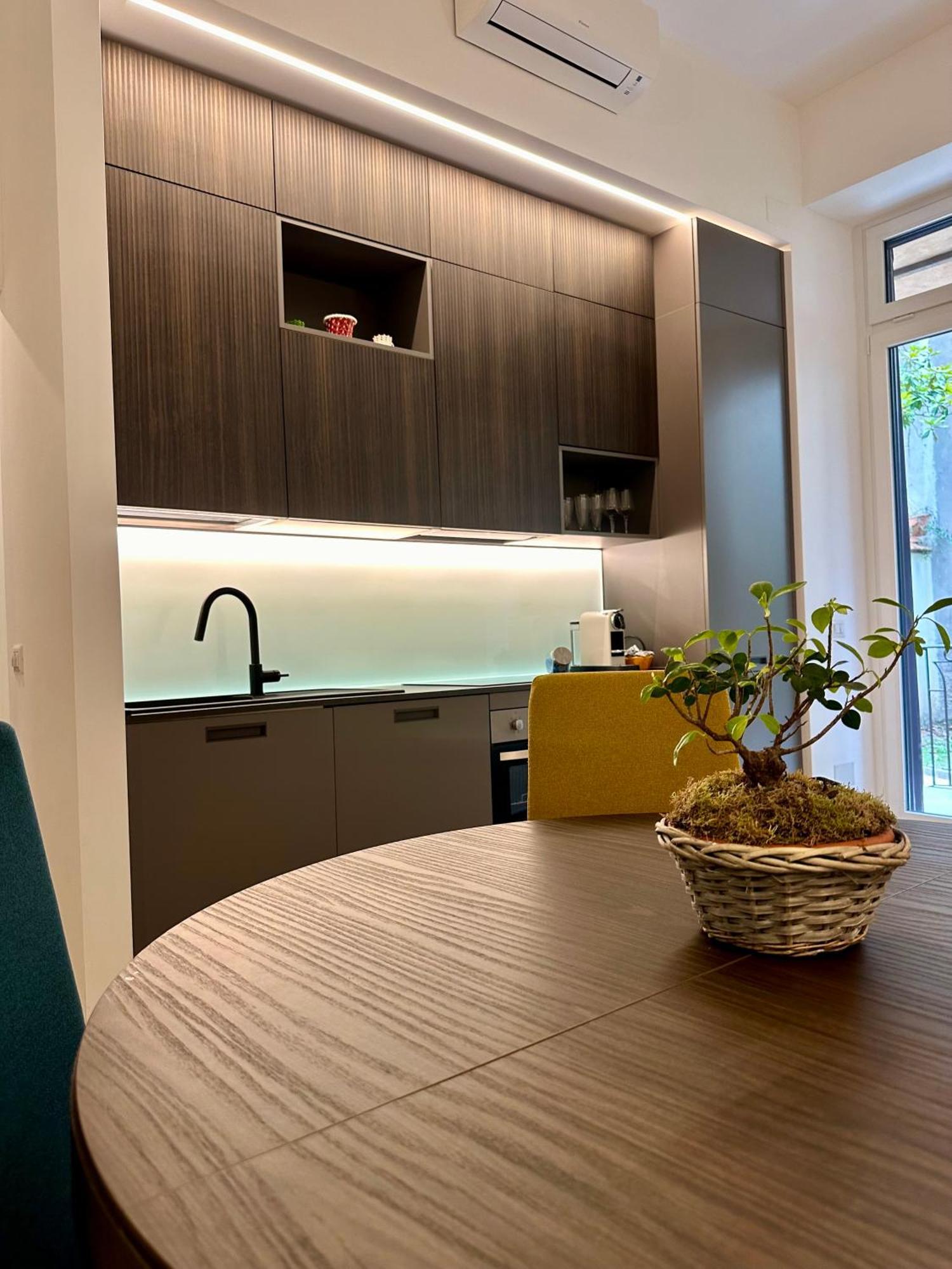 Lr Deluxe Apartments - Porta Venezia - Bilocale Con Giardino Privato Milan Luaran gambar