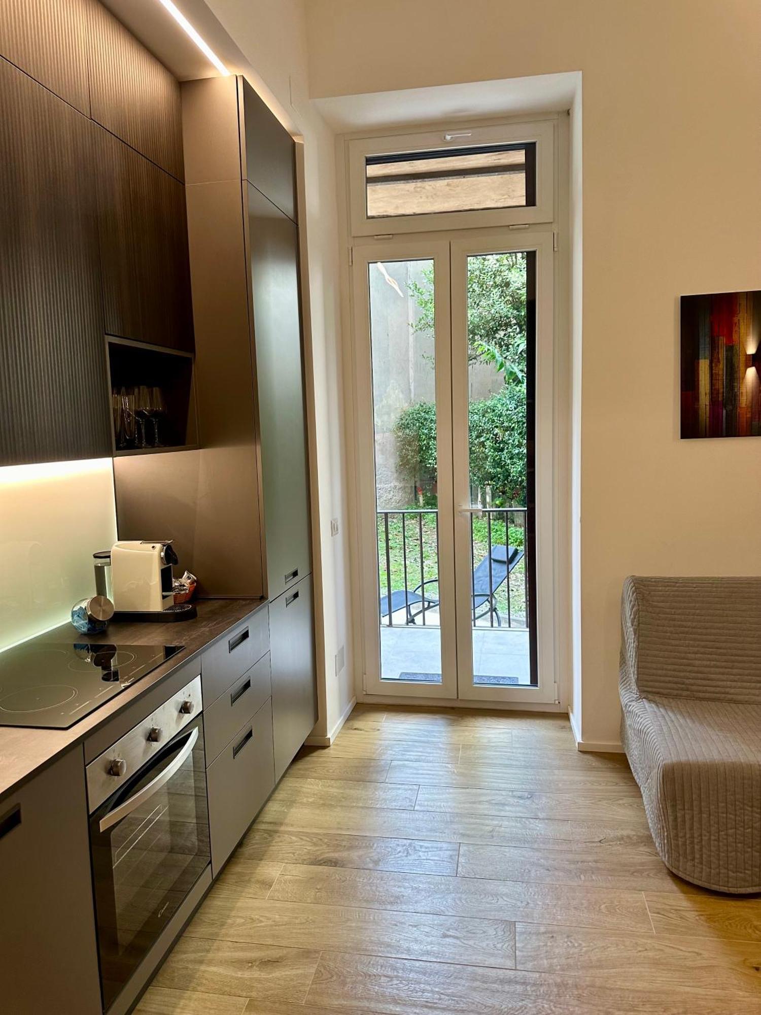 Lr Deluxe Apartments - Porta Venezia - Bilocale Con Giardino Privato Milan Luaran gambar