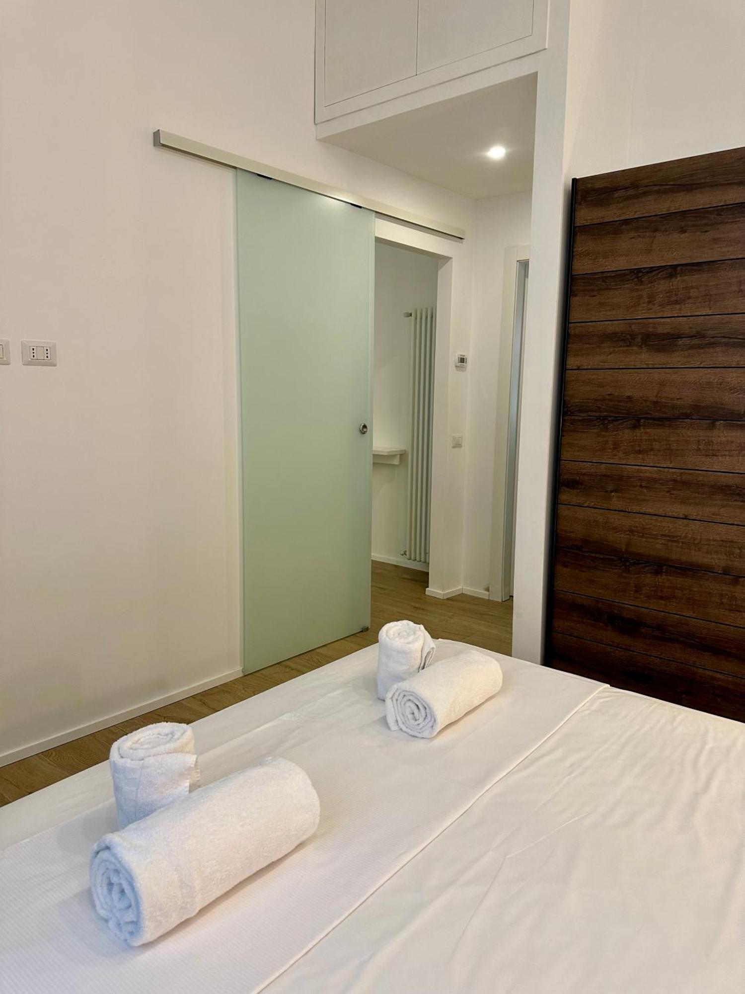Lr Deluxe Apartments - Porta Venezia - Bilocale Con Giardino Privato Milan Luaran gambar