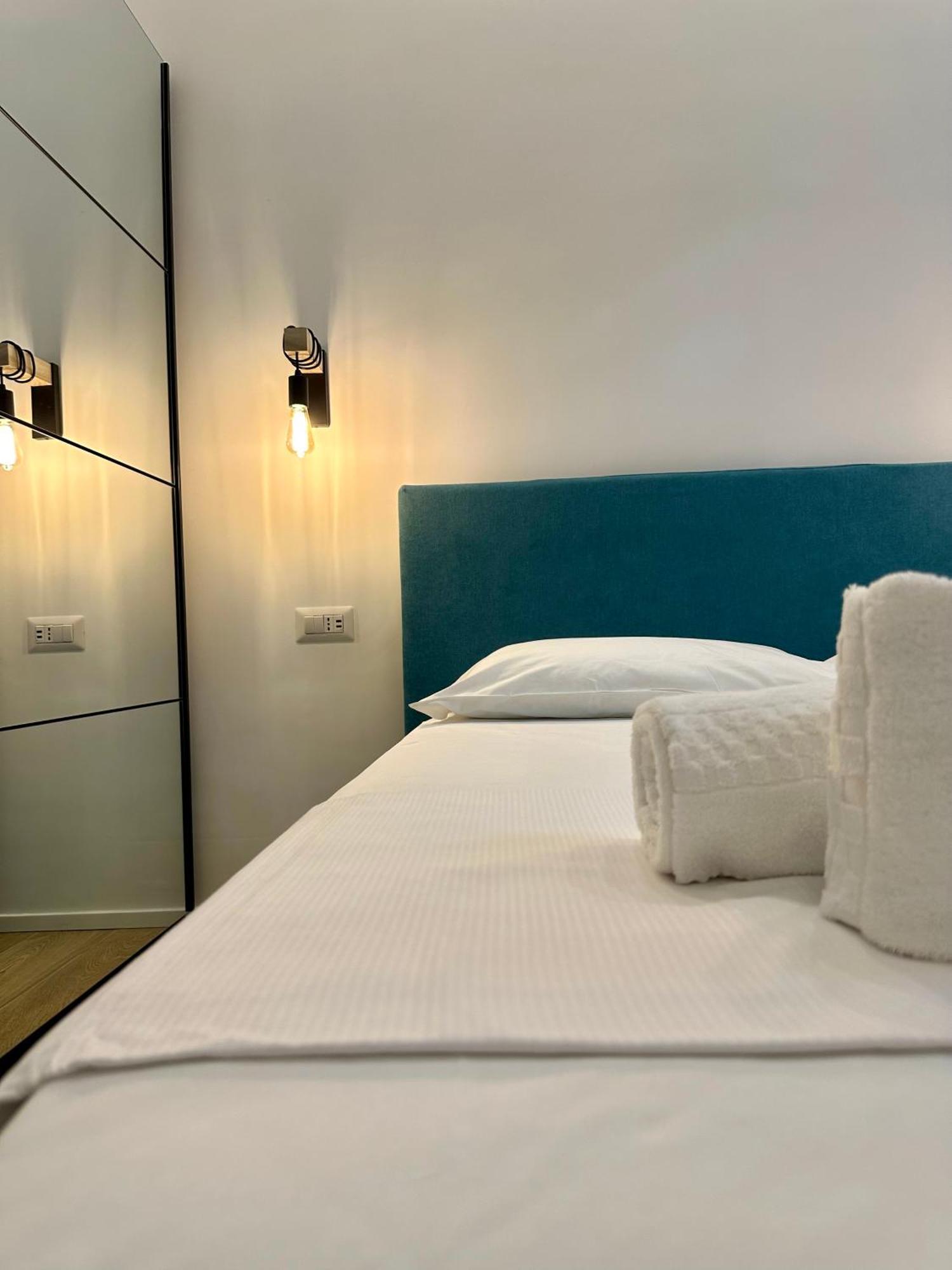Lr Deluxe Apartments - Porta Venezia - Bilocale Con Giardino Privato Milan Luaran gambar