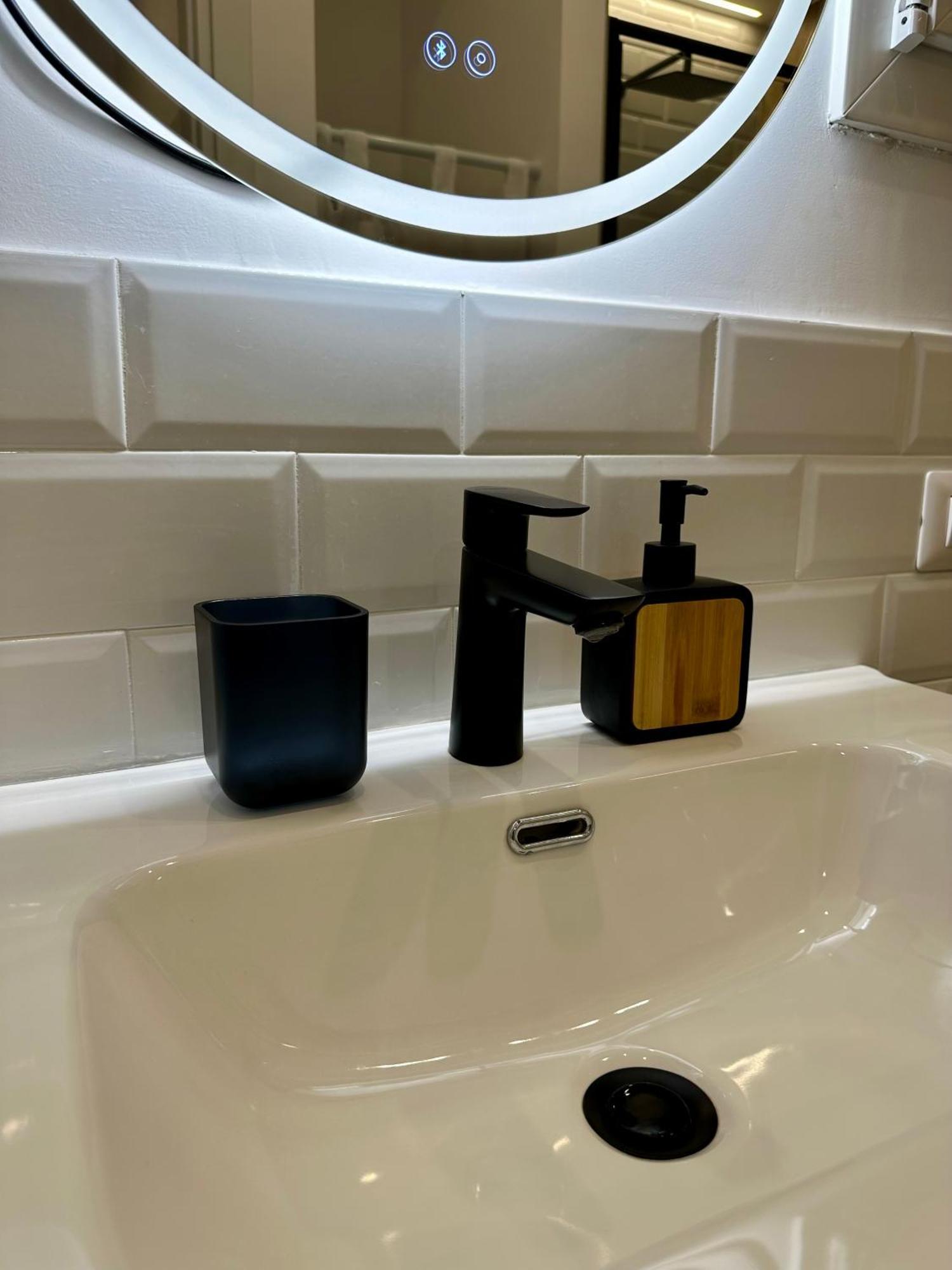 Lr Deluxe Apartments - Porta Venezia - Bilocale Con Giardino Privato Milan Luaran gambar