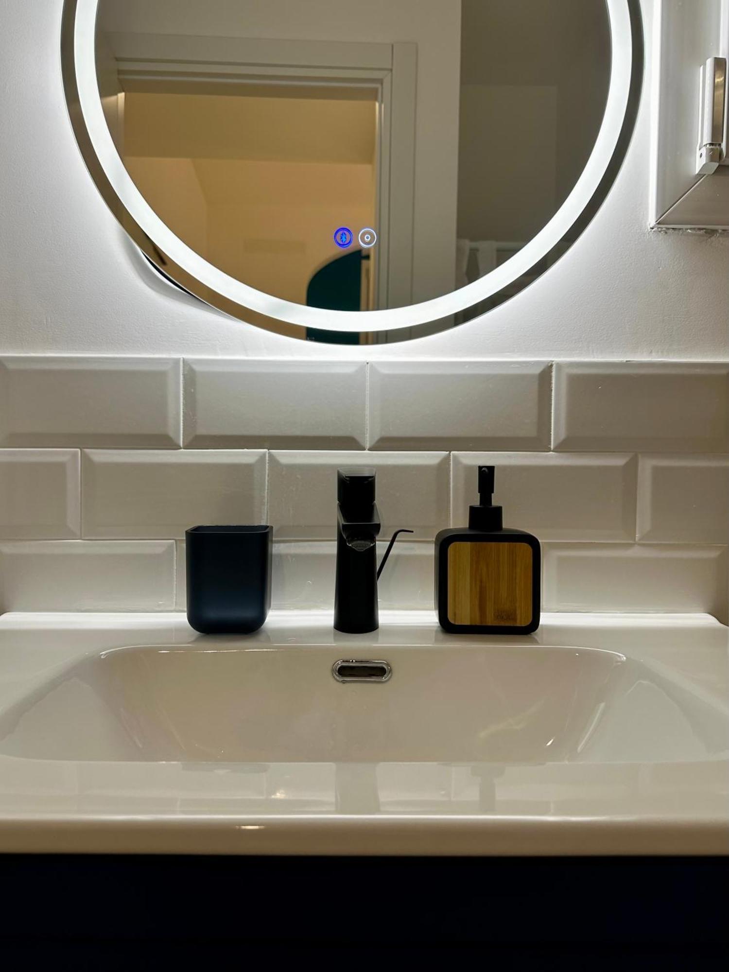 Lr Deluxe Apartments - Porta Venezia - Bilocale Con Giardino Privato Milan Luaran gambar